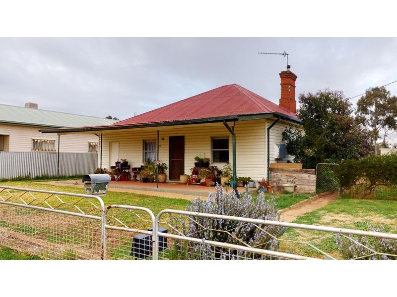 26 Regent St, Junee NSW 2663
