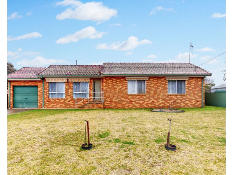 30 Broadway, Junee NSW 2663