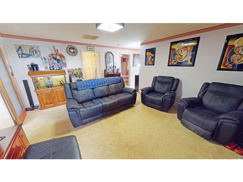 11 Orr Street, Junee NSW 2663