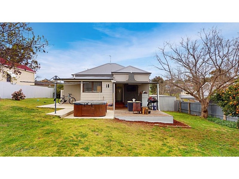 82 Hill Street, Junee NSW 2663