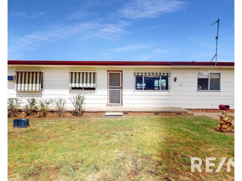 17 Ducker Street, Junee NSW 2663