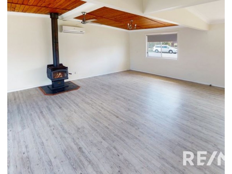 17 Ducker Street, Junee NSW 2663