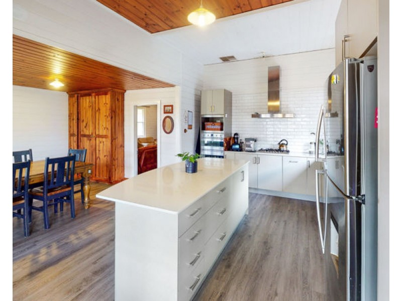 17 Thomas Street, Junee NSW 2663