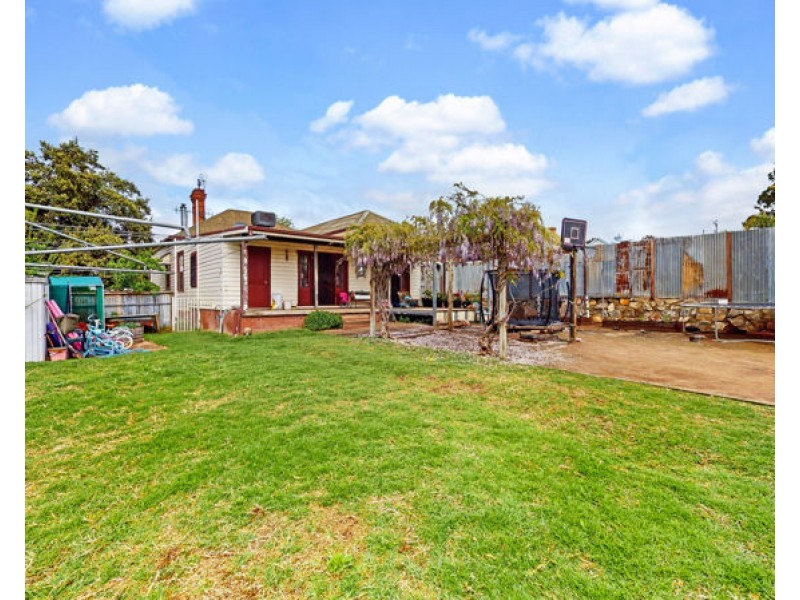 17 Thomas Street, Junee NSW 2663