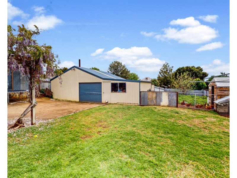 17 Thomas Street, Junee NSW 2663