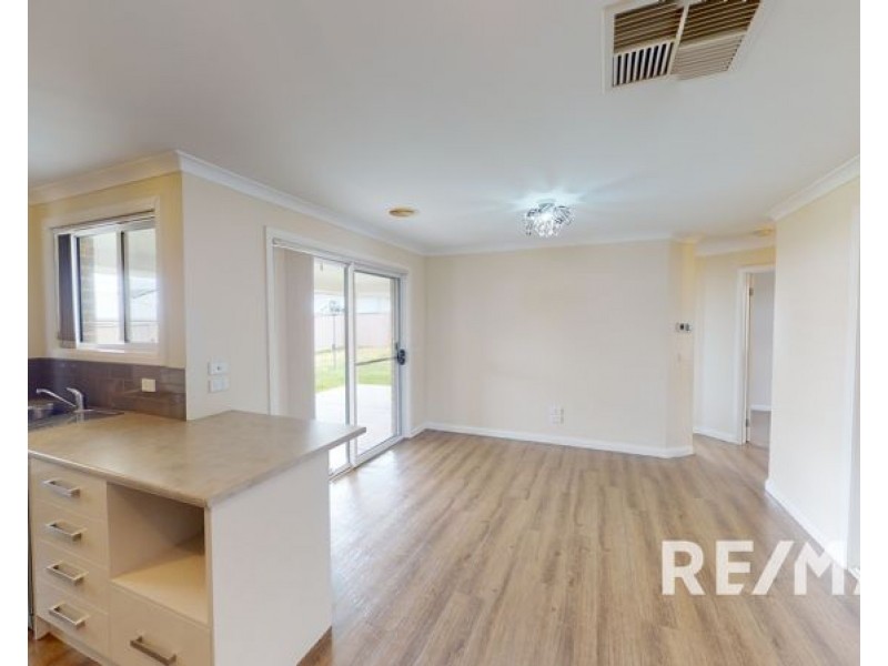13 Hilton Pl, Junee NSW 2663
