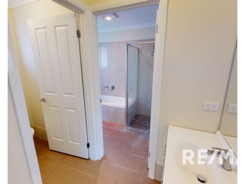 13 Hilton Pl, Junee NSW 2663