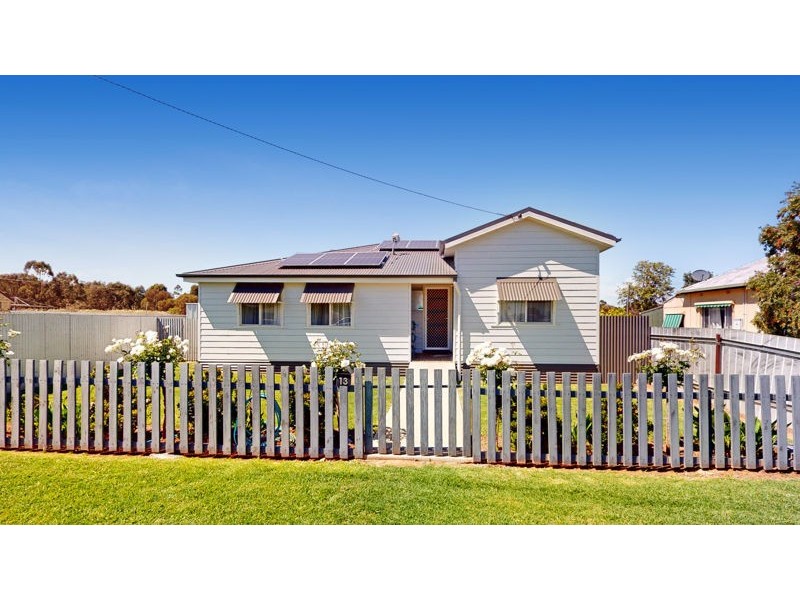 13 Lord Street, Junee NSW 2663