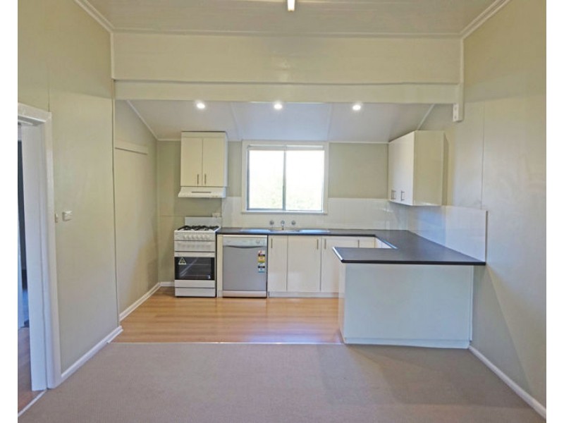 4 Broadway, Junee NSW 2663