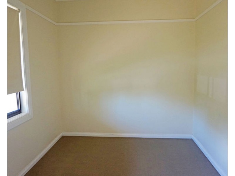 4 Broadway, Junee NSW 2663