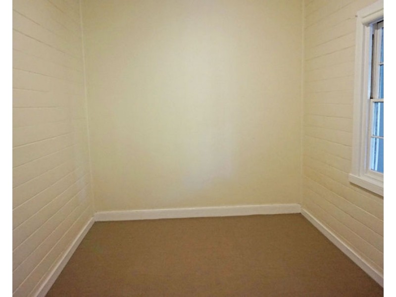 4 Broadway, Junee NSW 2663