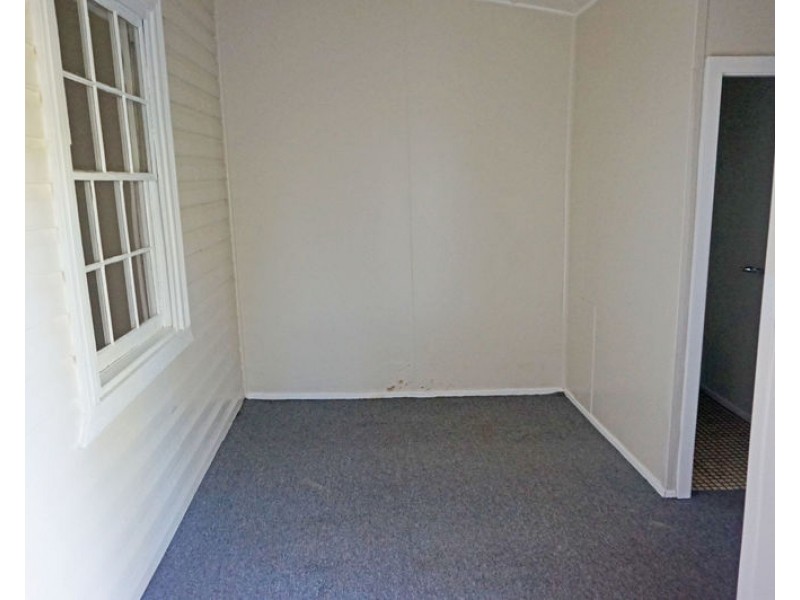 4 Broadway, Junee NSW 2663