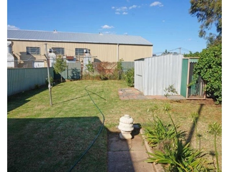 4 Broadway, Junee NSW 2663