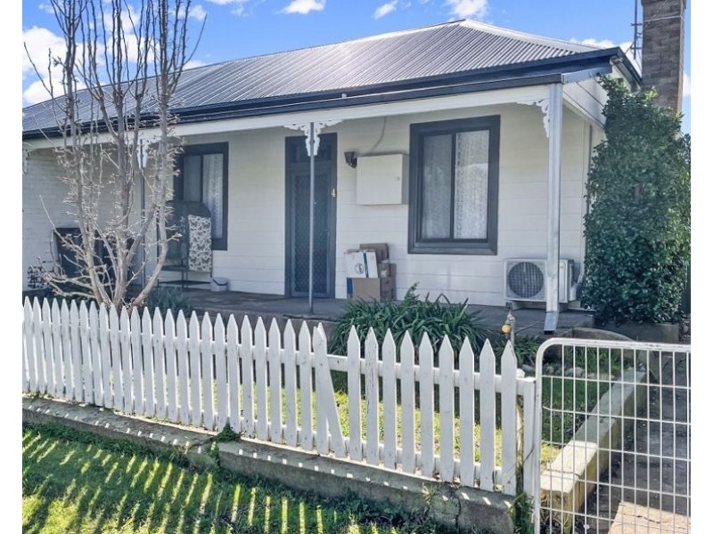 4 Broadway, Junee NSW 2663