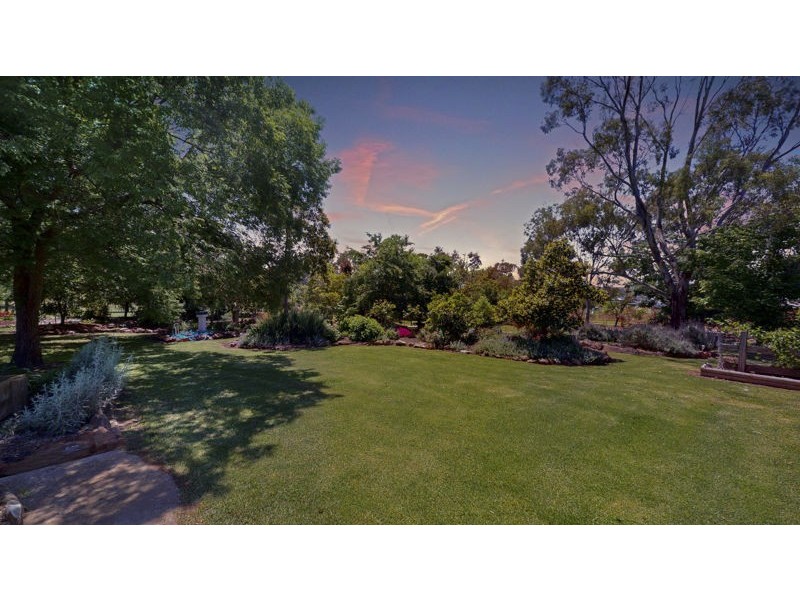 7 Smythe Road, Junee NSW 2663