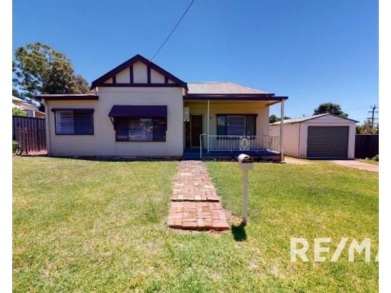 19 Hammond Street, Junee NSW 2663