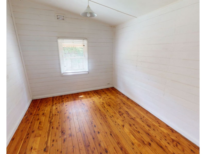 56 Broadway, Junee NSW 2663