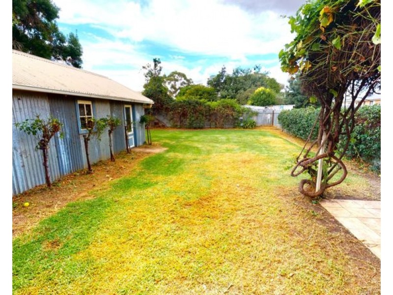 56 Broadway, Junee NSW 2663