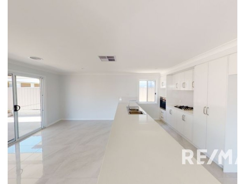 6/37 Waratah Drive, Junee NSW 2663