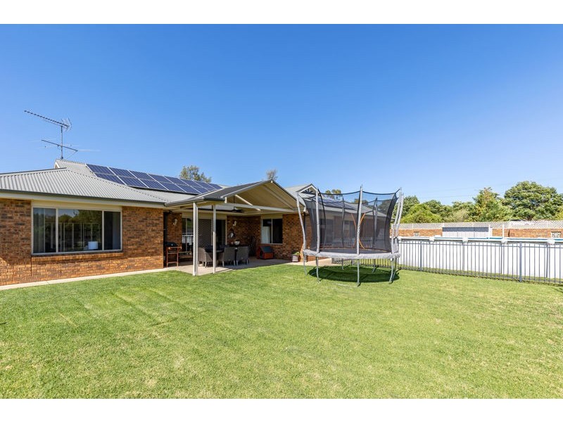 13 De Salis Drive, Junee NSW 2663
