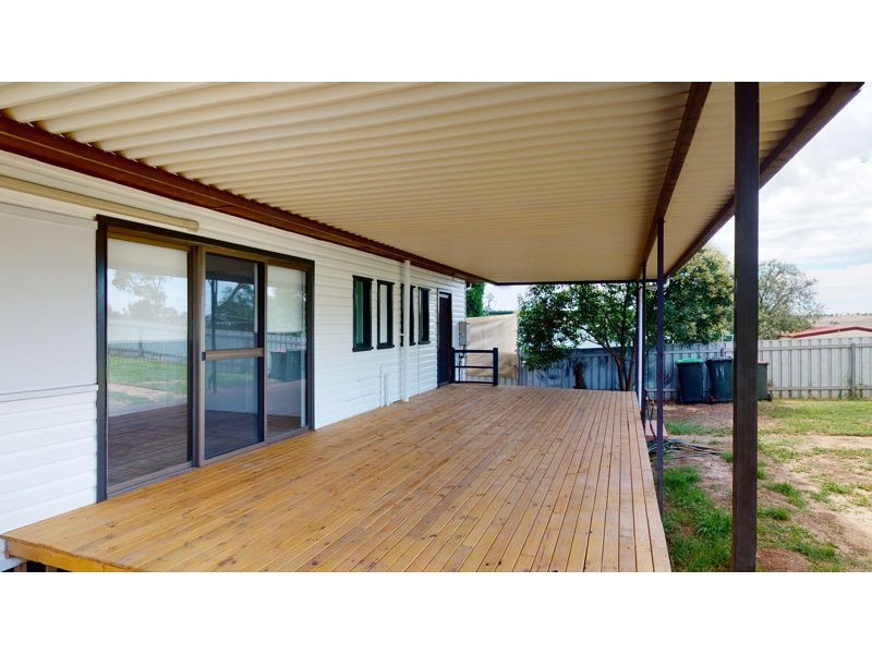 19 Robert St, Junee NSW 2663