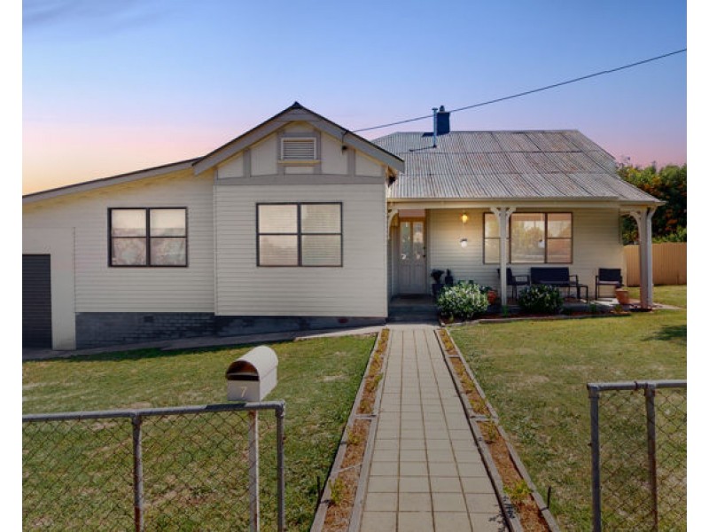 7 Orr Street, Junee NSW 2663