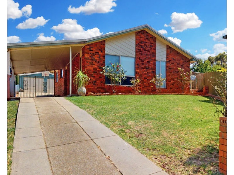 27 Acacia Place, Junee NSW 2663