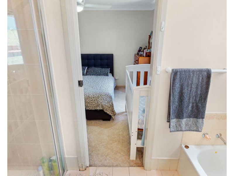 27 Acacia Place, Junee NSW 2663