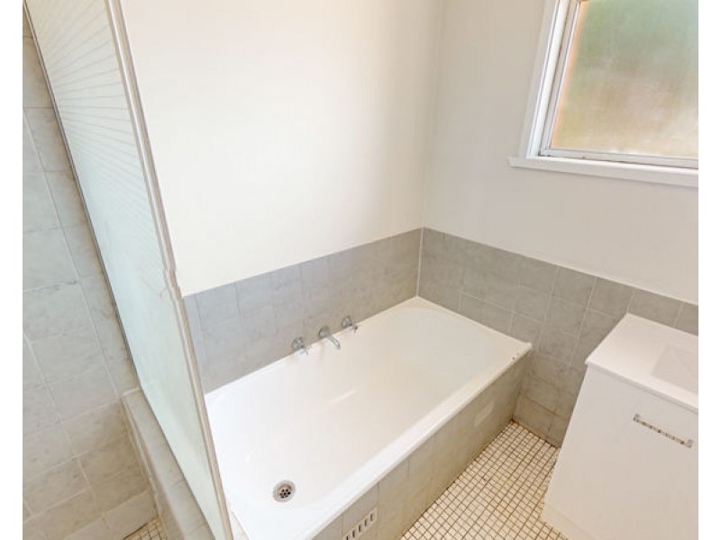 9 Arnold St, Junee NSW 2663