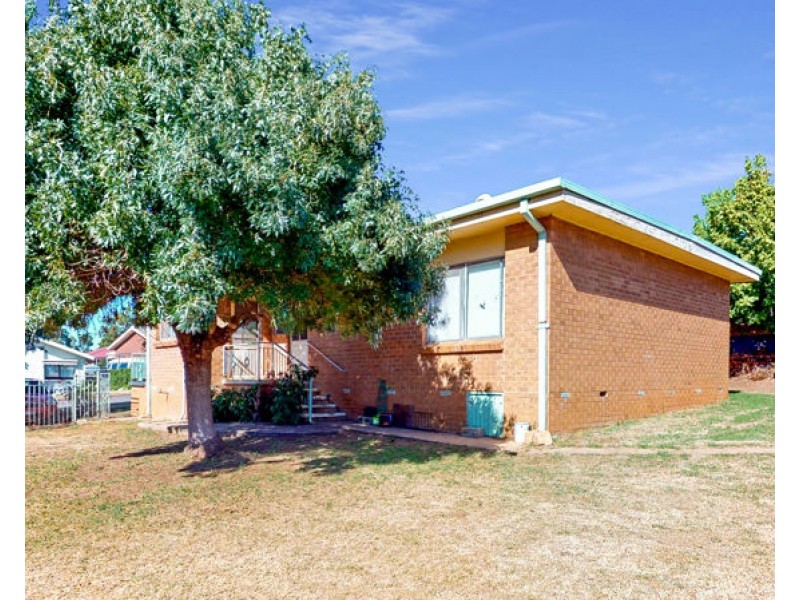 9 Arnold St, Junee NSW 2663