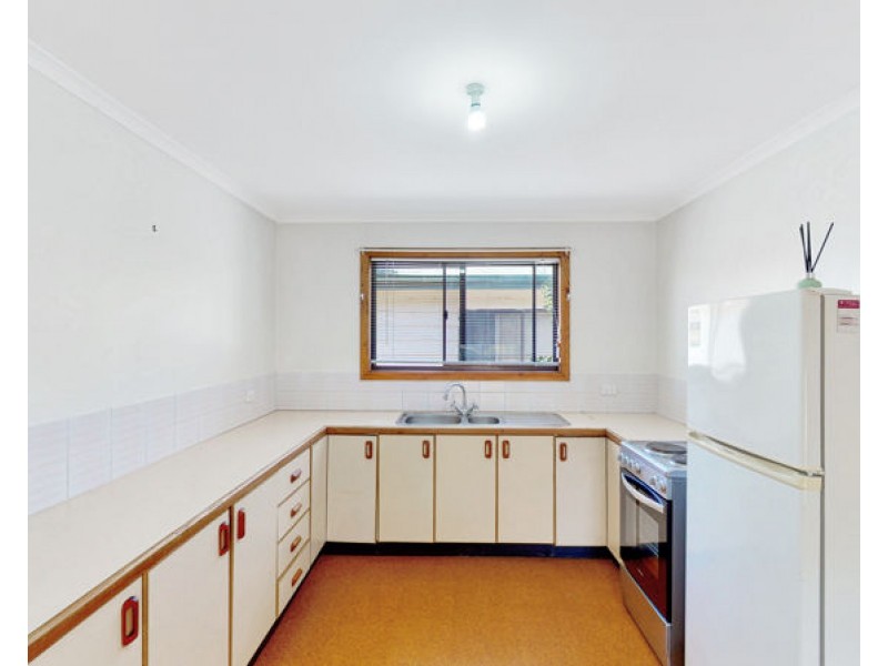 4 Lord St, Junee NSW 2663