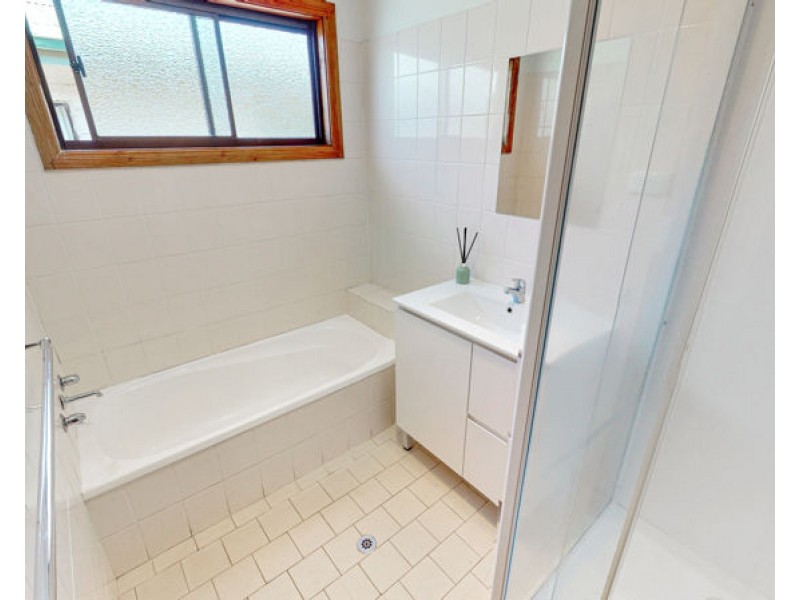 4 Lord St, Junee NSW 2663
