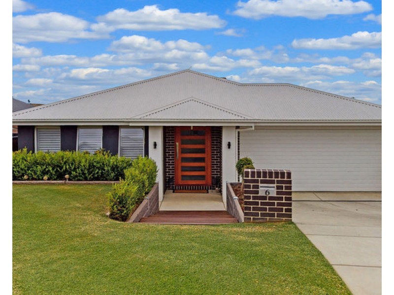 6 Hilton Place, Junee NSW 2663