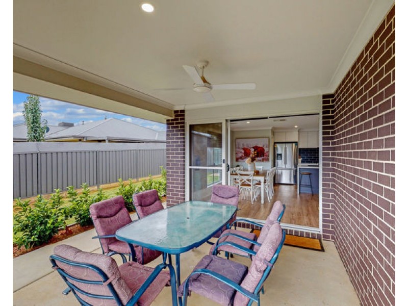 6 Hilton Place, Junee NSW 2663