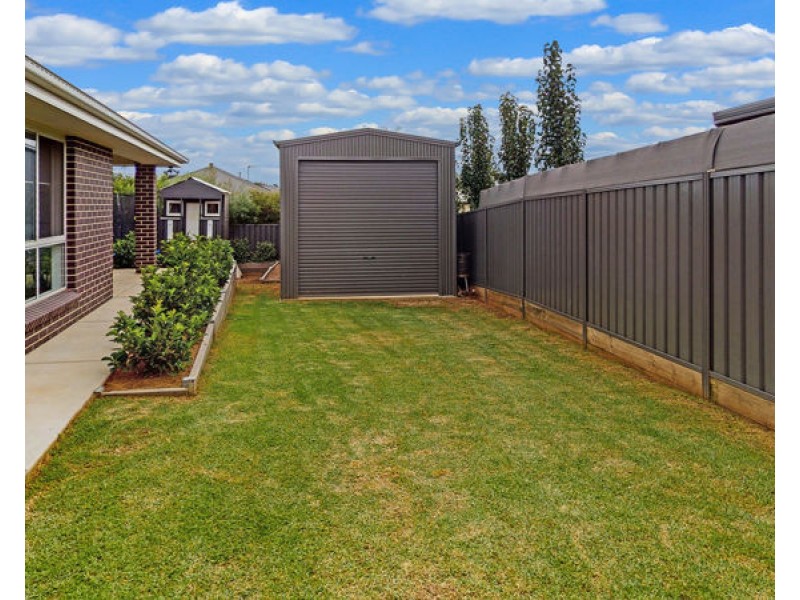 6 Hilton Place, Junee NSW 2663