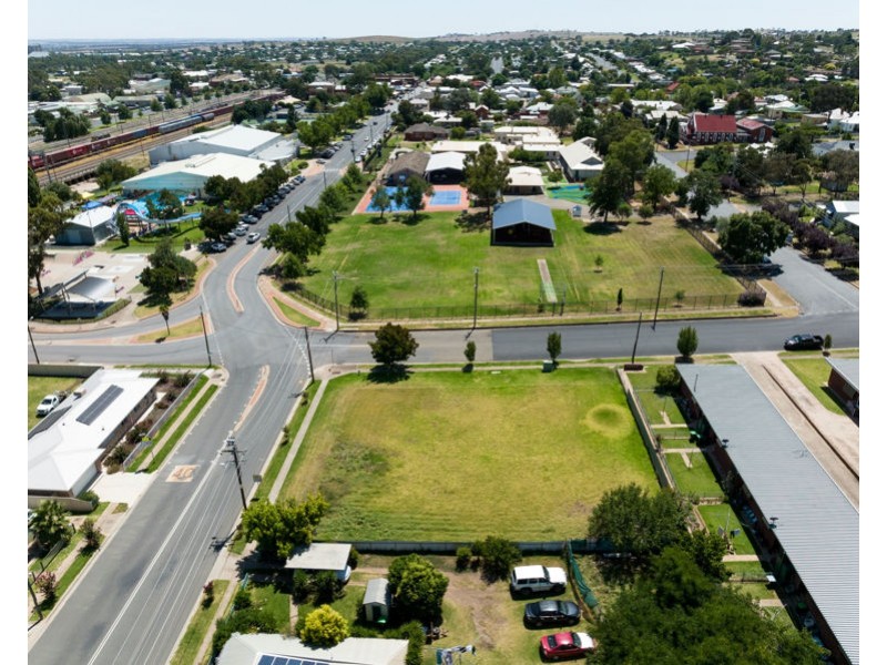 2 Ducker Street, Junee NSW 2663