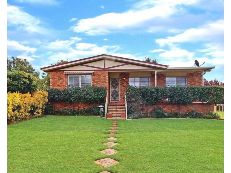 102 Park Lane, Junee NSW 2663