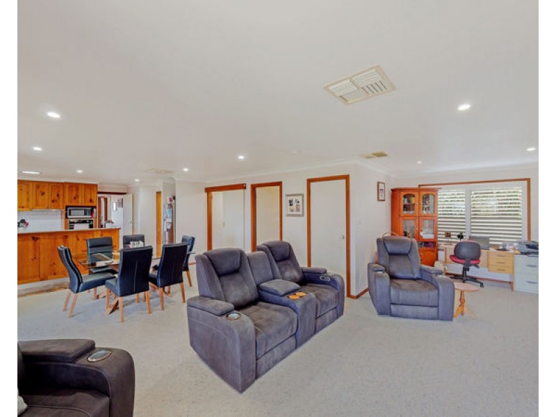 102 Park Lane, Junee NSW 2663