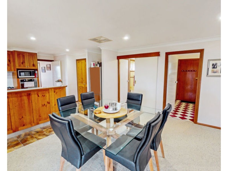 102 Park Lane, Junee NSW 2663
