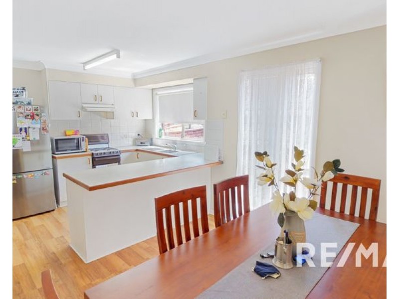27 Acacia Place, Junee NSW 2663