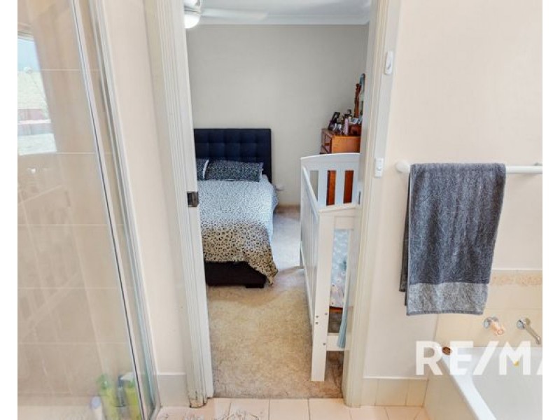 27 Acacia Place, Junee NSW 2663