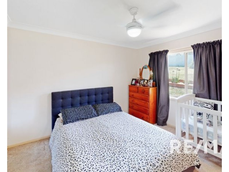 27 Acacia Place, Junee NSW 2663