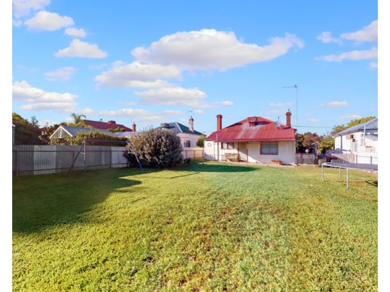 14 Elizabeth Street, Junee NSW 2663