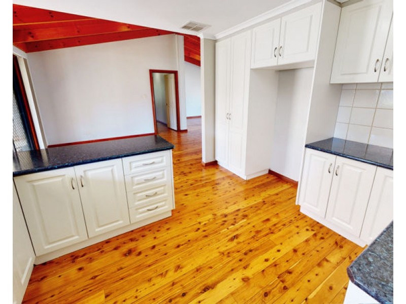 70 Commins Street, Junee NSW 2663