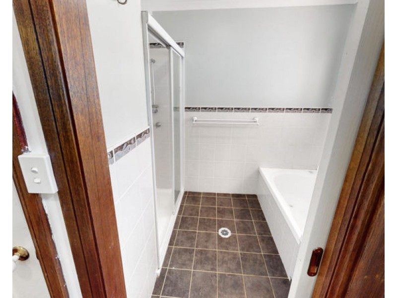 70 Commins Street, Junee NSW 2663