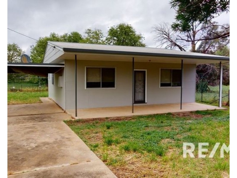 87 Lord St, Junee NSW 2663