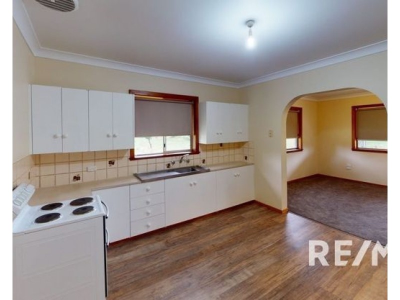 87 Lord St, Junee NSW 2663