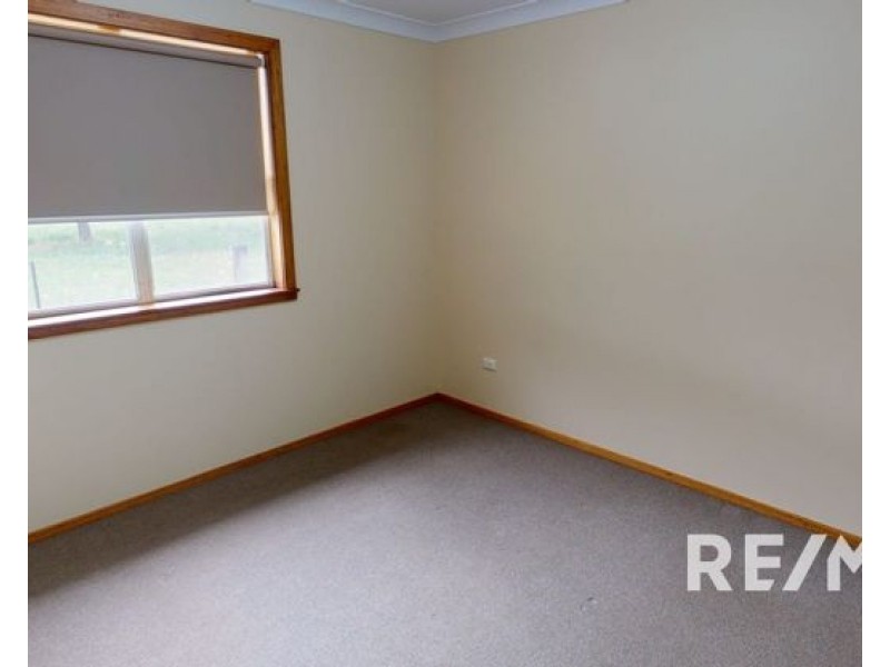 87 Lord St, Junee NSW 2663