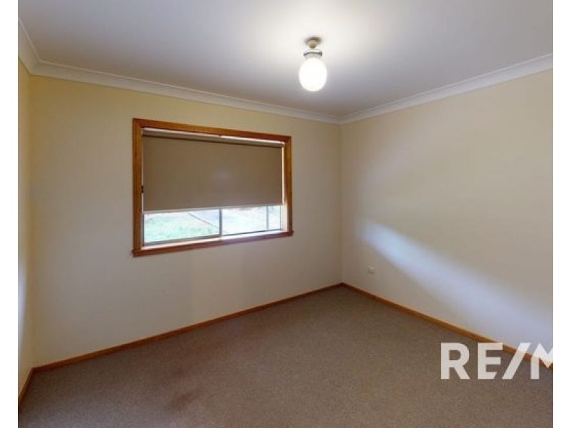 87 Lord St, Junee NSW 2663