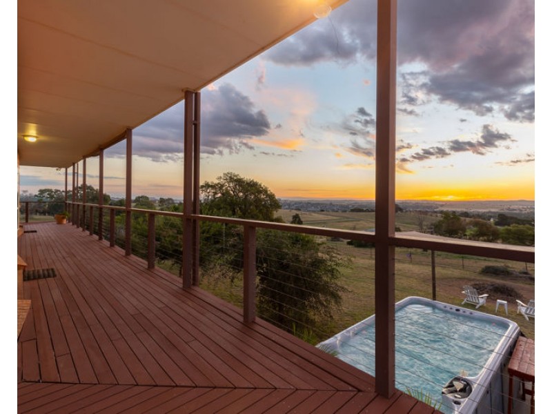 33 Kinvara Drive, Junee NSW 2663